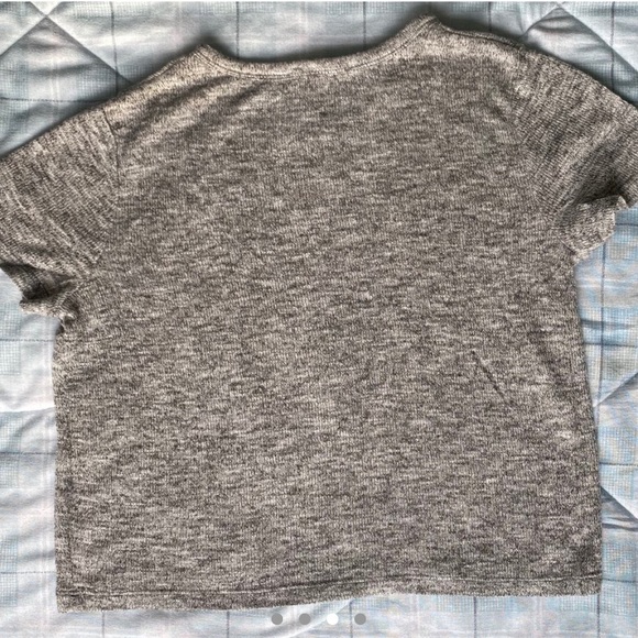 🤍 H&M crop top 🤍 - Picture 3 of 4